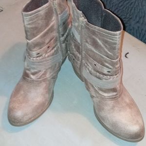 Ankle boots